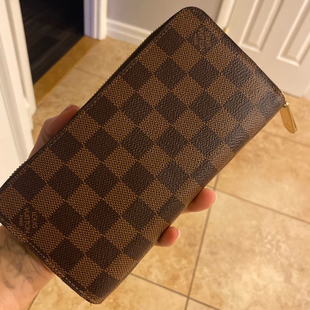 LV LOUIS VUITTON “ZIPPY” WALLET
